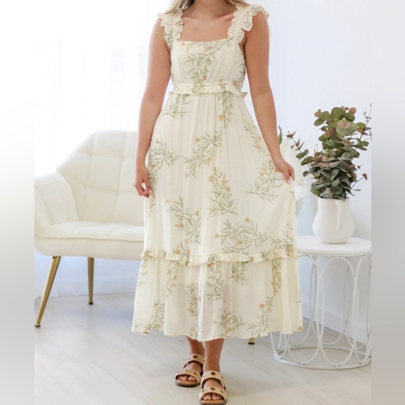 Blu Pepper Dresses & Skirts - NWT Blu Pepper Cream Floral Maxi Dress